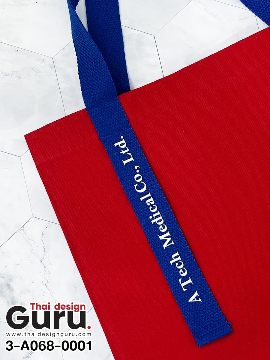 กระเป๋าผ้าสีแดง