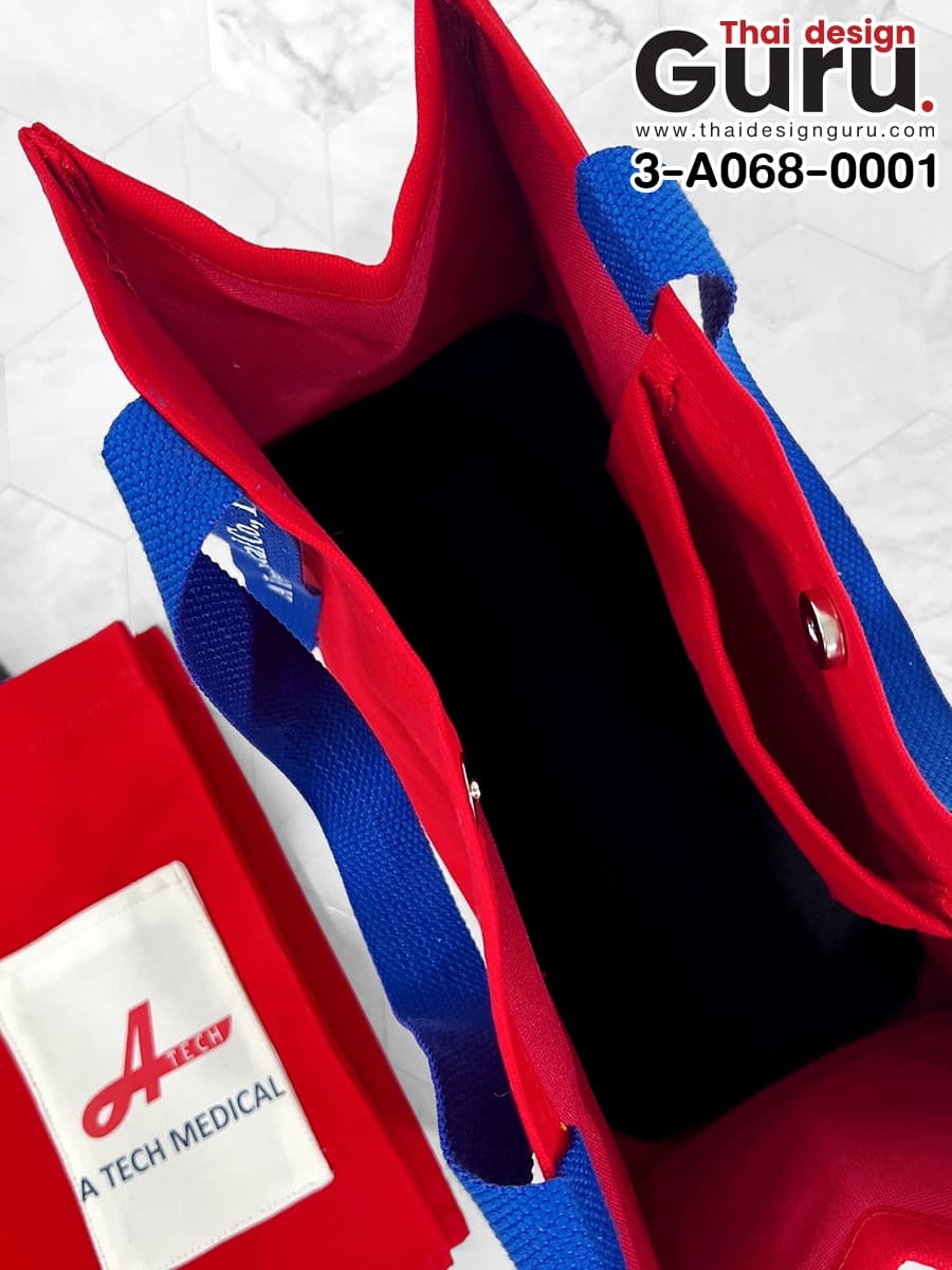 กระเป๋าผ้าสีแดง