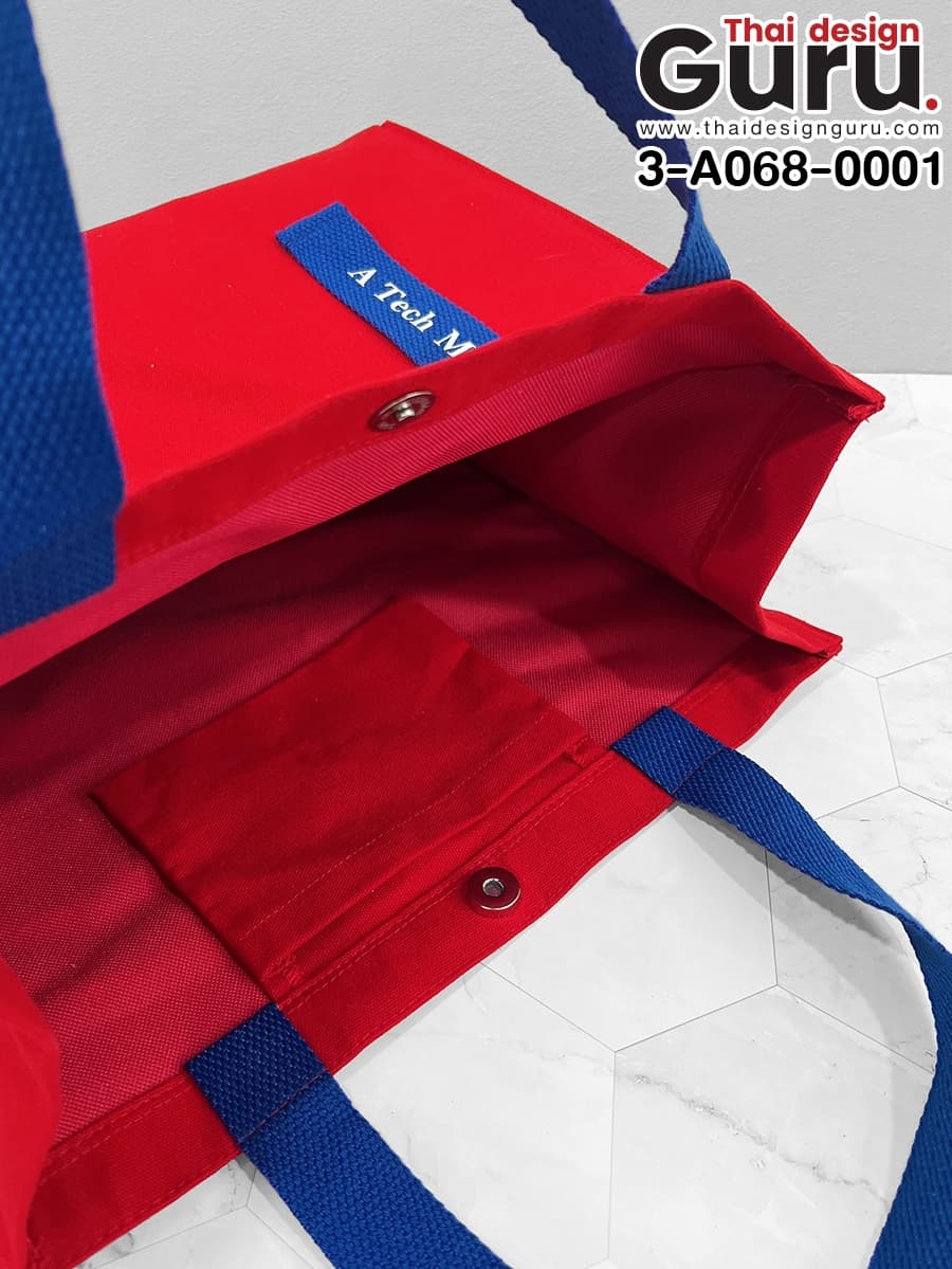 กระเป๋าผ้าสีแดง