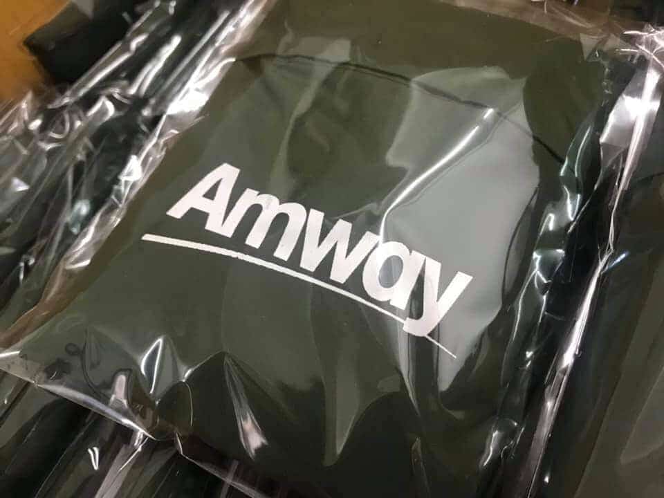 ทำกระเป๋าผ้าร่ม ลดโลกร้อน สกรีนโลโก้ ให้กับ Amway