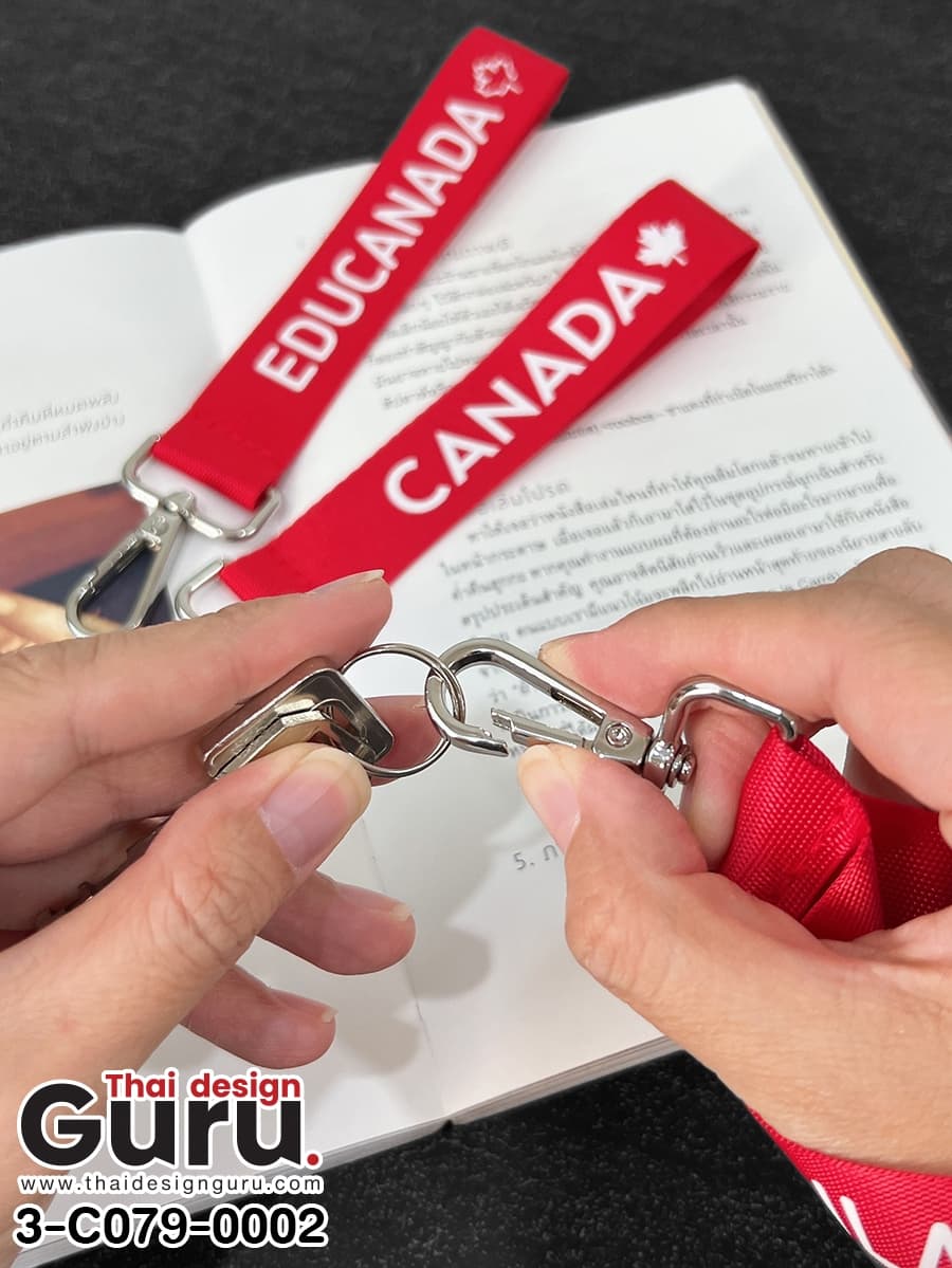 พวงกุญแจสีแดงสกรีนลาย