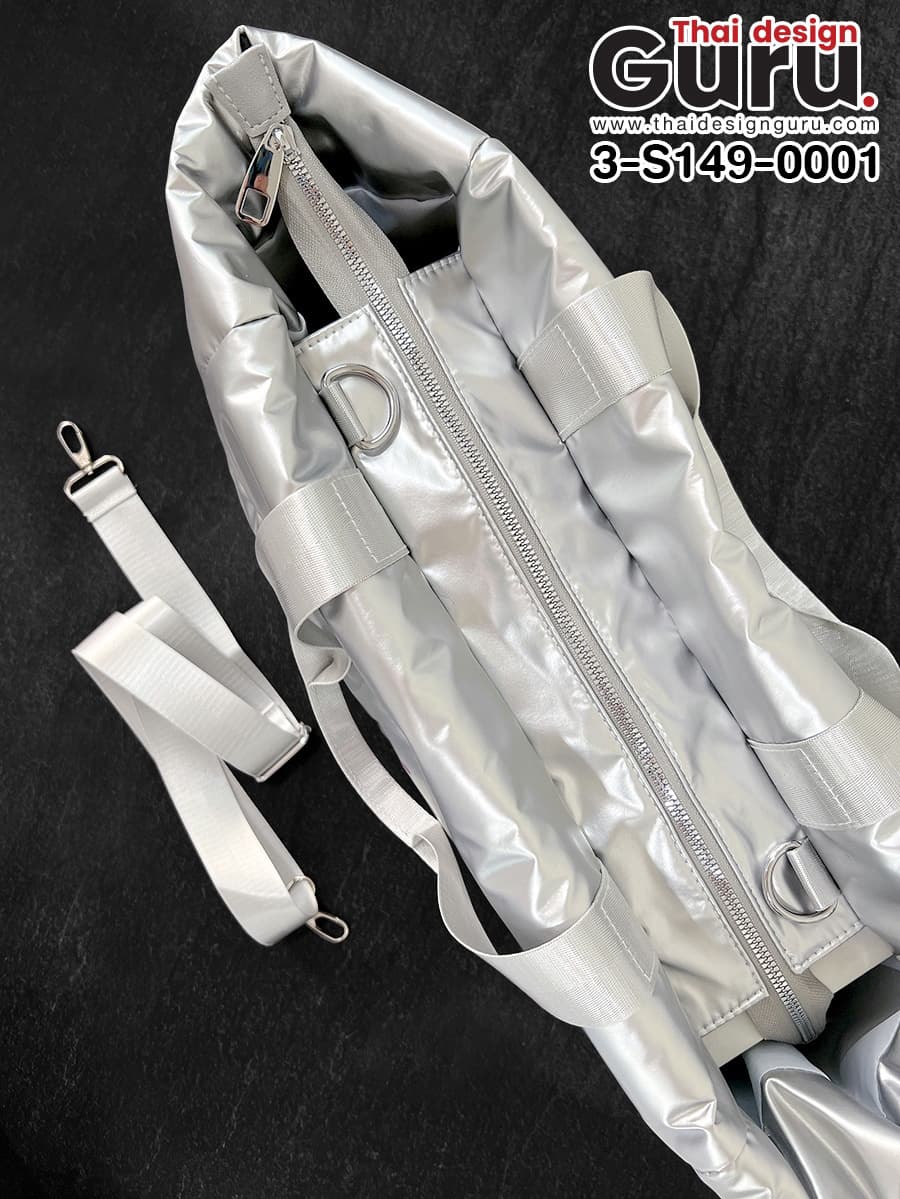 กระเป๋าหูหิ้วสีเงิน