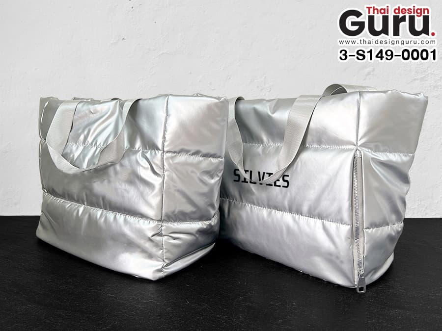 กระเป๋าหูหิ้วสีเงิน