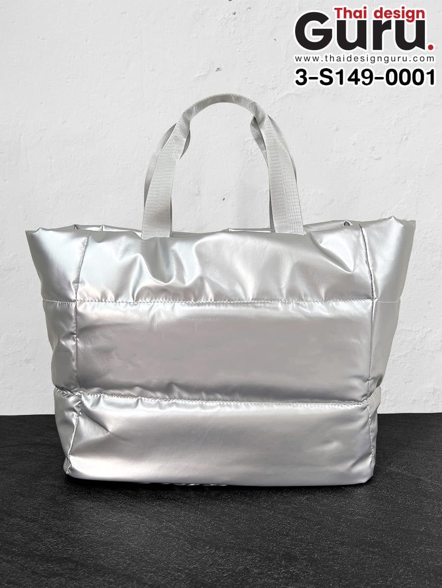 กระเป๋าหูหิ้วสีเงิน