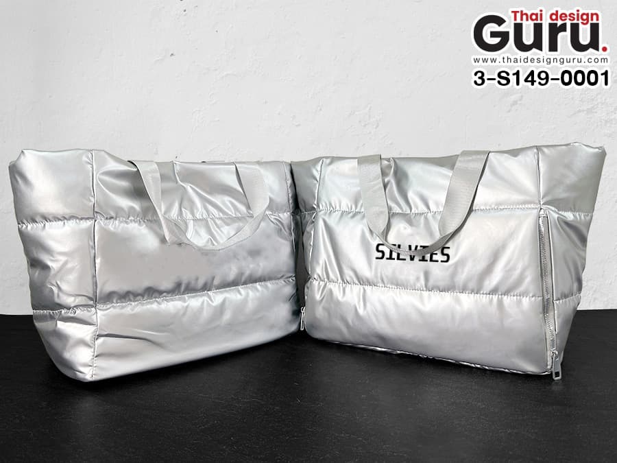 กระเป๋าหูหิ้วสีเงิน