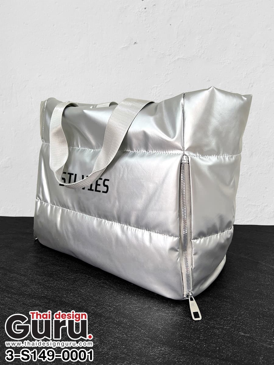 กระเป๋าหูหิ้วสีเงิน
