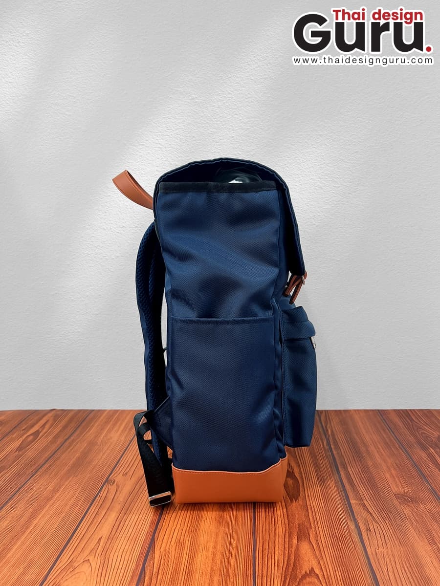กระเป๋าสะพายหลังสองสี