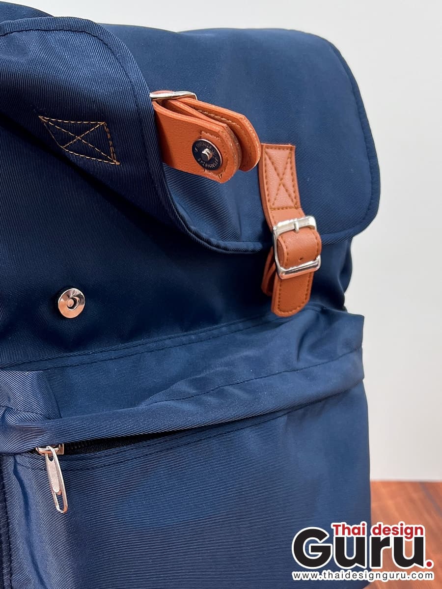 กระเป๋าสะพายหลังสองสี