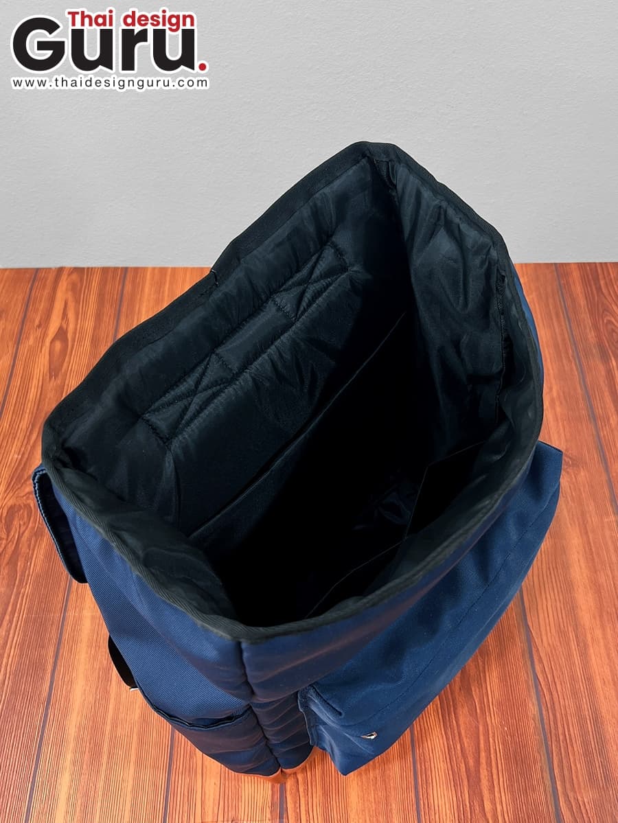 กระเป๋าสะพายหลังสองสี