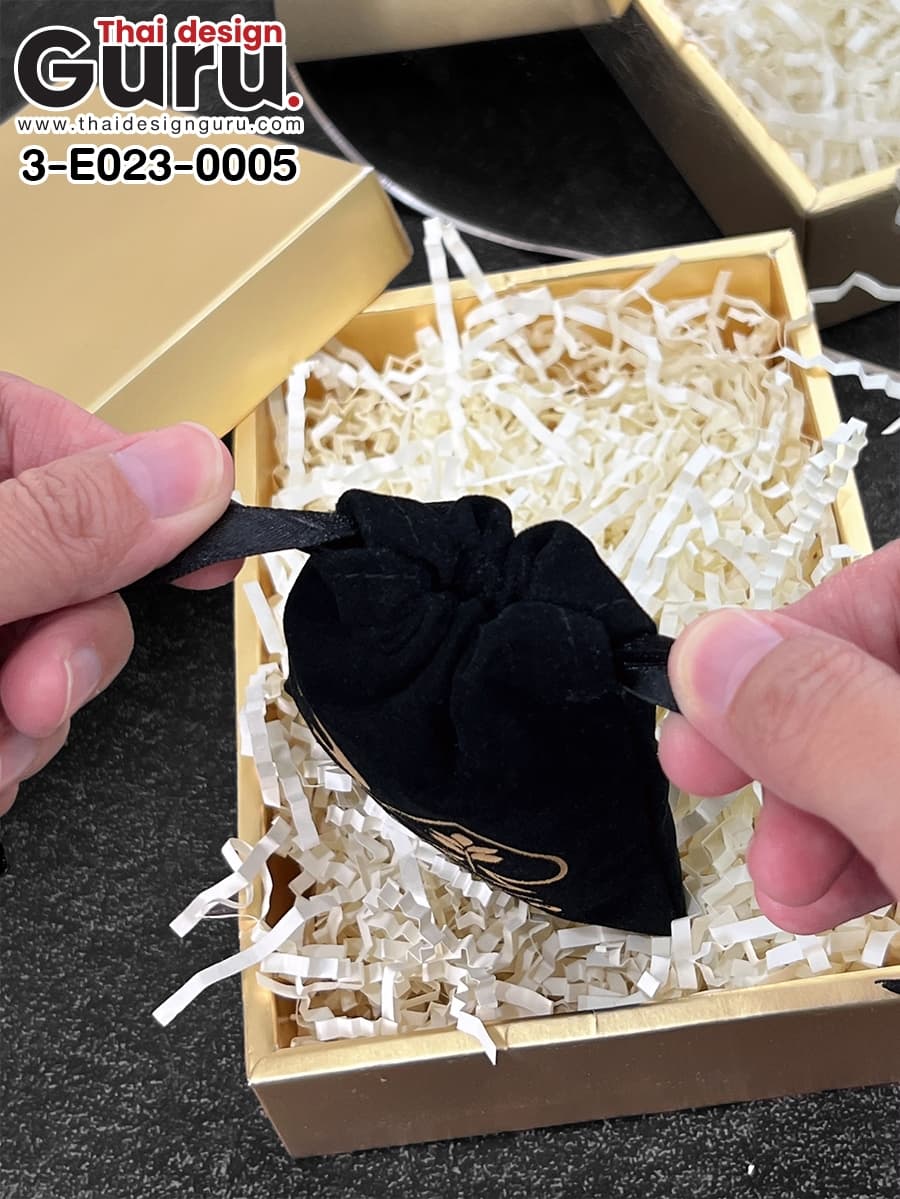 ถุงผ้าหูรูดสีดำสกรีนลาย